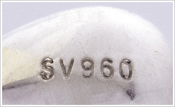 ロイアルシルバーには、“ S V 9 6 0 ” の刻印がされます。