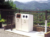 手桶・・塔婆置き場・水道・ゴミ箱