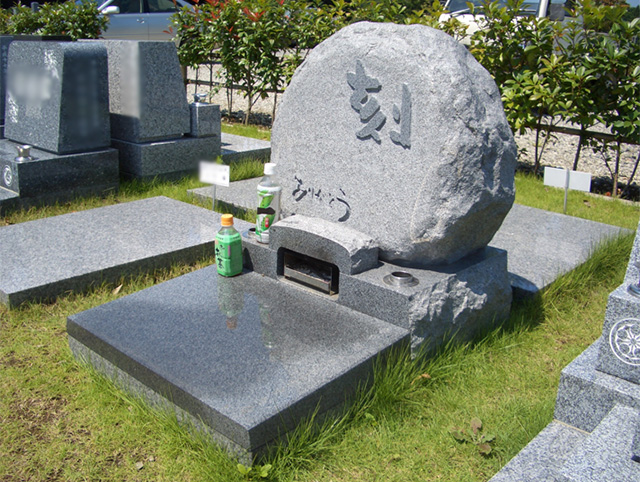芝生区　墓石イメージ2