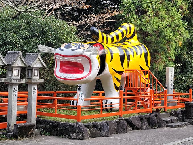 信貴山 朝護孫子寺の大寅